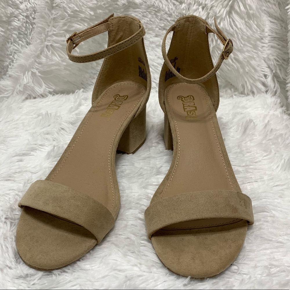 NEVER BEEN WORN - womens size 6 tan suede heel